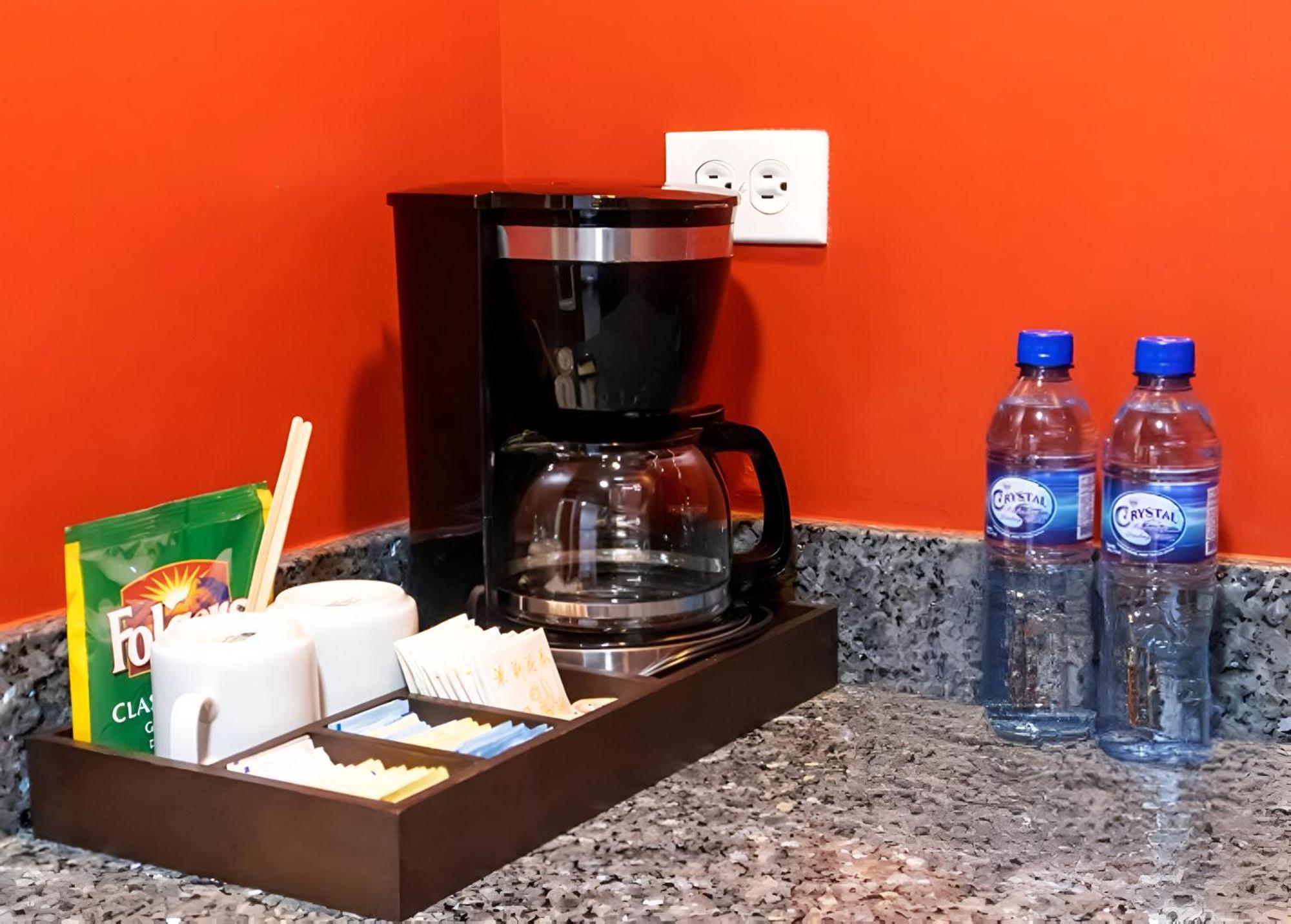Golden Bay Belize Hotel Белиз Сити Екстериор снимка