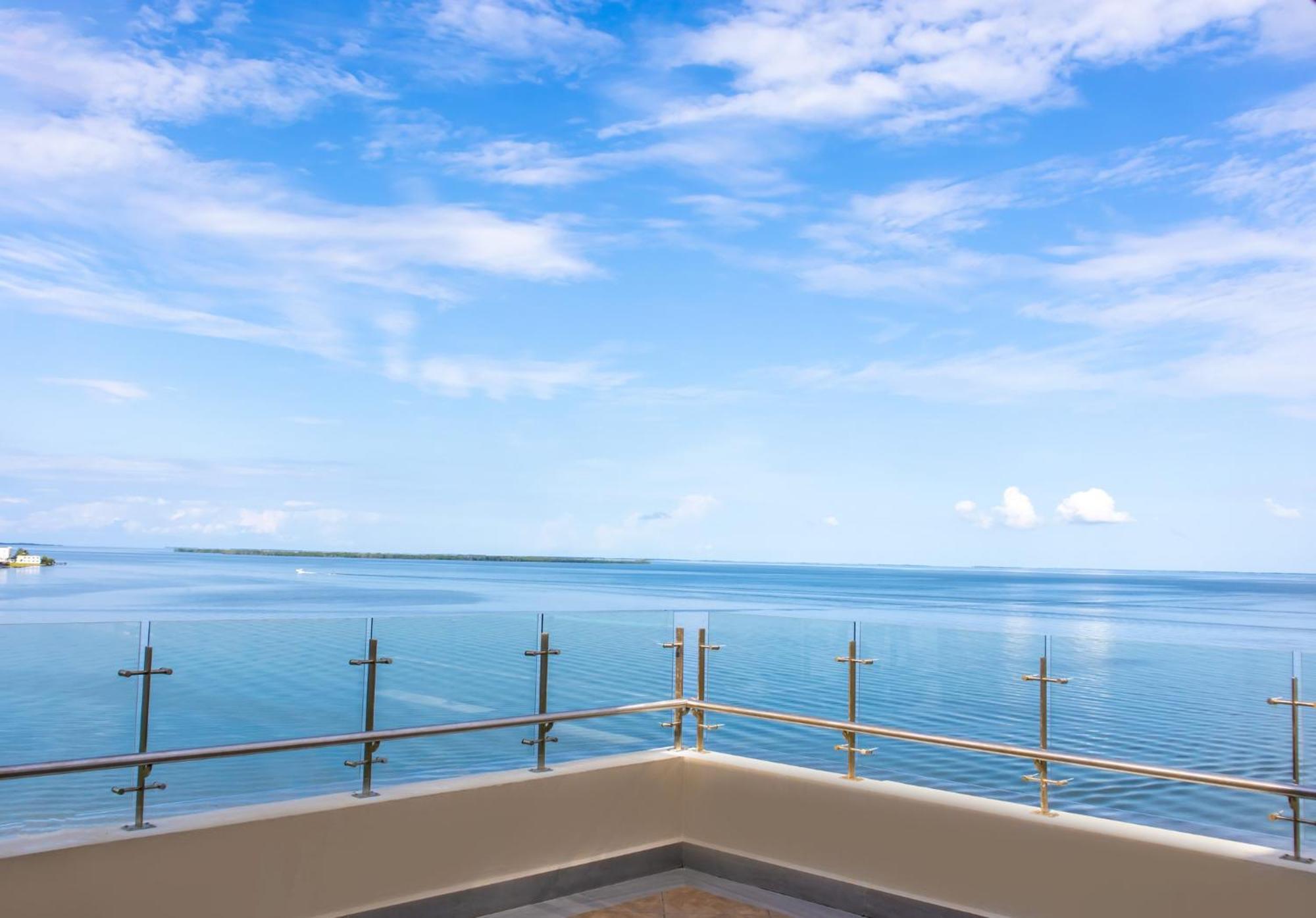 Golden Bay Belize Hotel Белиз Сити Екстериор снимка